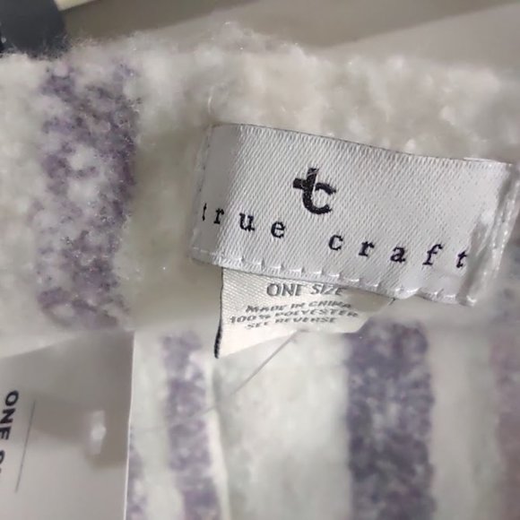 TRUE CRAFT WHITE LAVENDAR PURPLE SUPER SOFT SHAWL/SCARF WITH POCKETS NWT - Picture 6 of 10